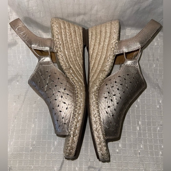 NWT Clarks Women’s Petrina Gail Metallic Gold Espadrille Sandals - Picture 6 of 10